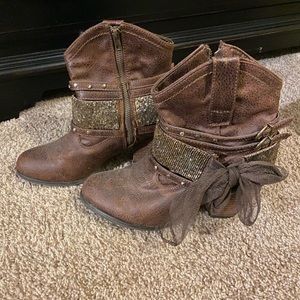 Ankle boots